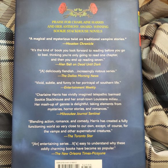 Book: Dead in the family By Charlaine Harris - Picture 2 of 3